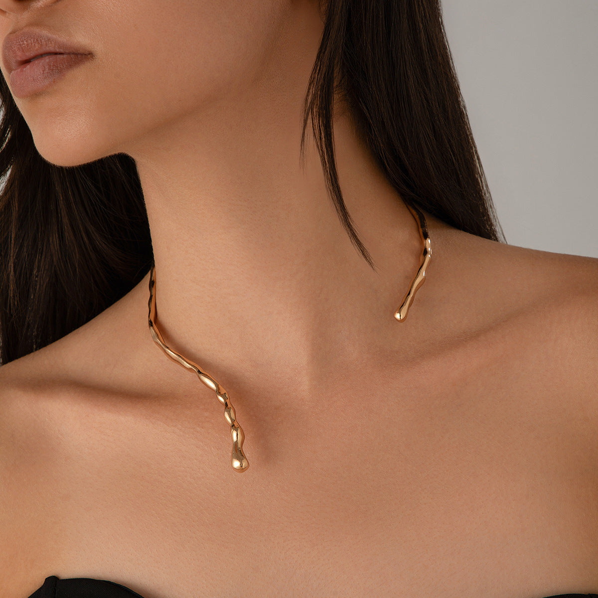 Collier ouvert asymétrique effet Lave