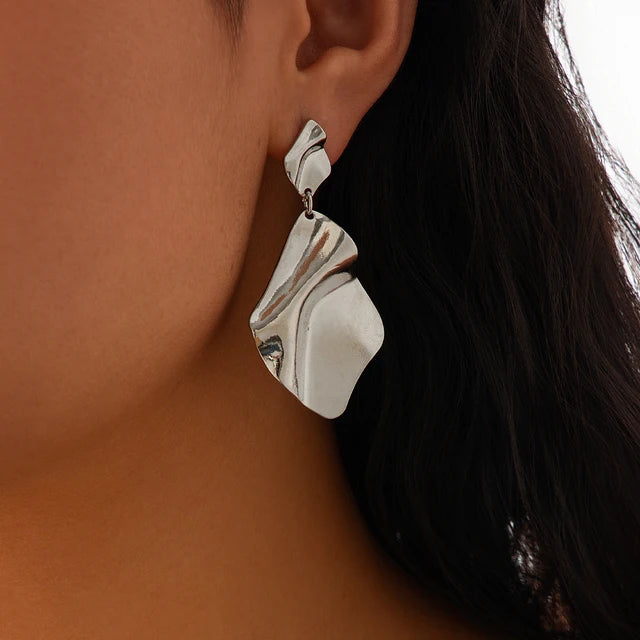 Boucles d’oreilles pendantes plissées vintage