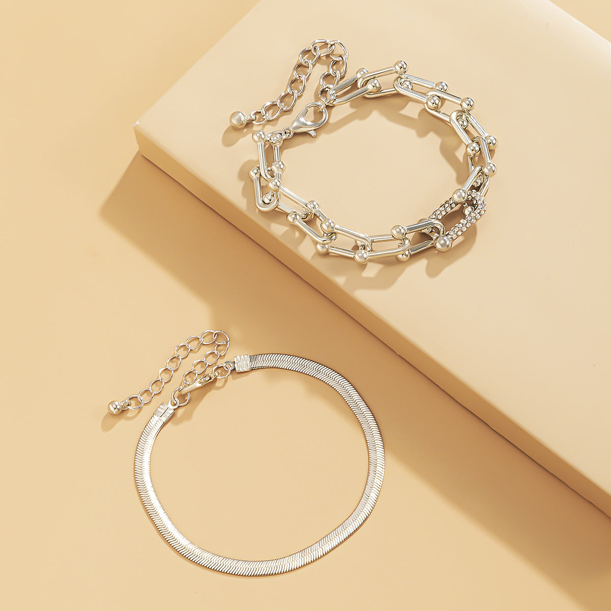 Bracelet chaîne serpent plat – Fermoir carré en U avec strass