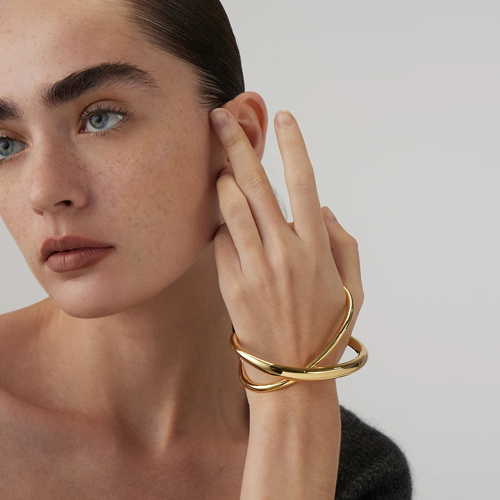 Bracelet ouvert irrégulier Finition dorée
