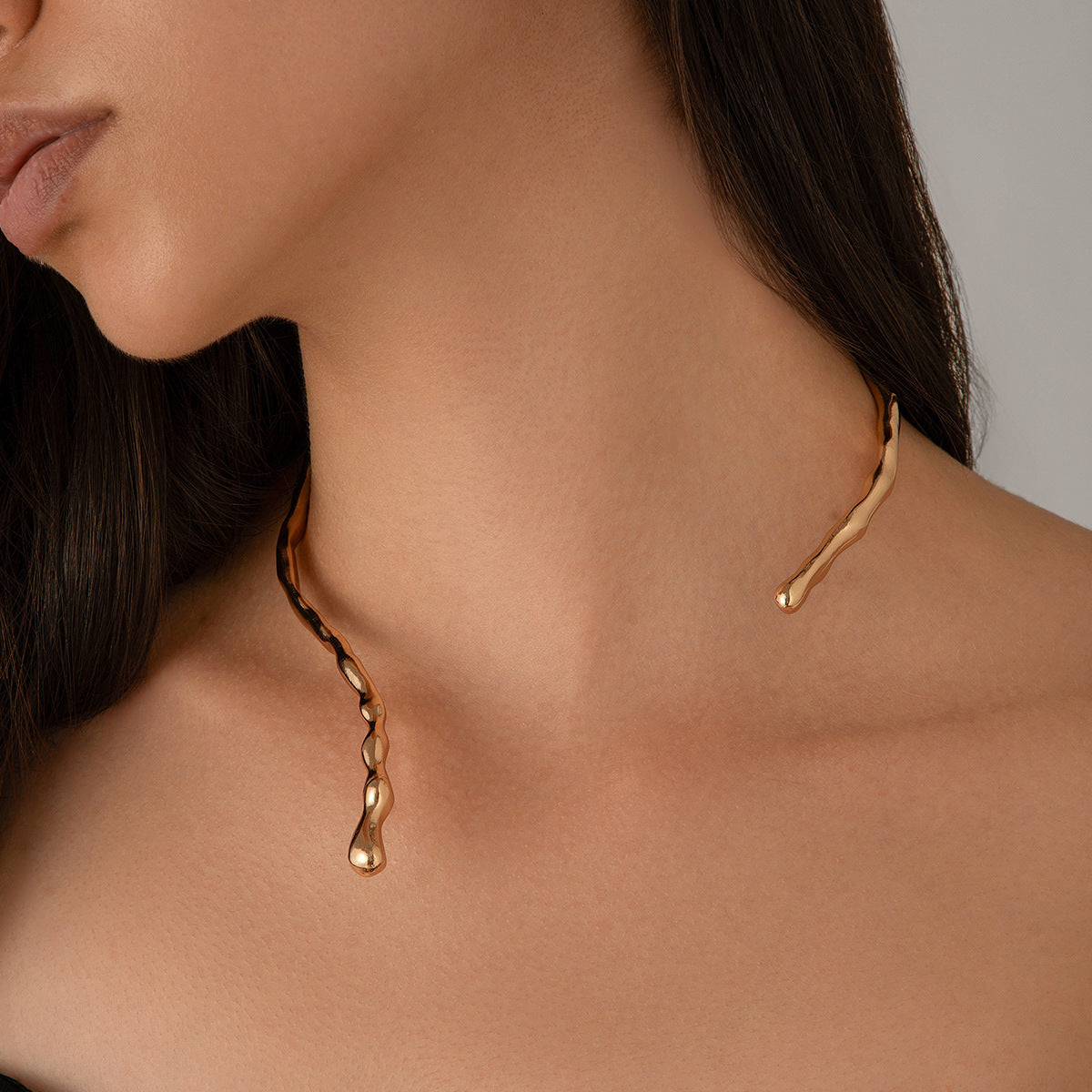 Collier ouvert asymétrique effet Lave