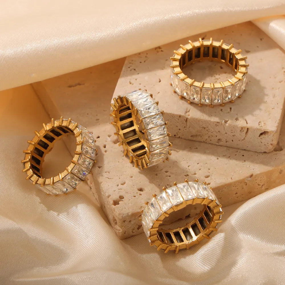 Bague en Acier Titane incrustée de Zircon