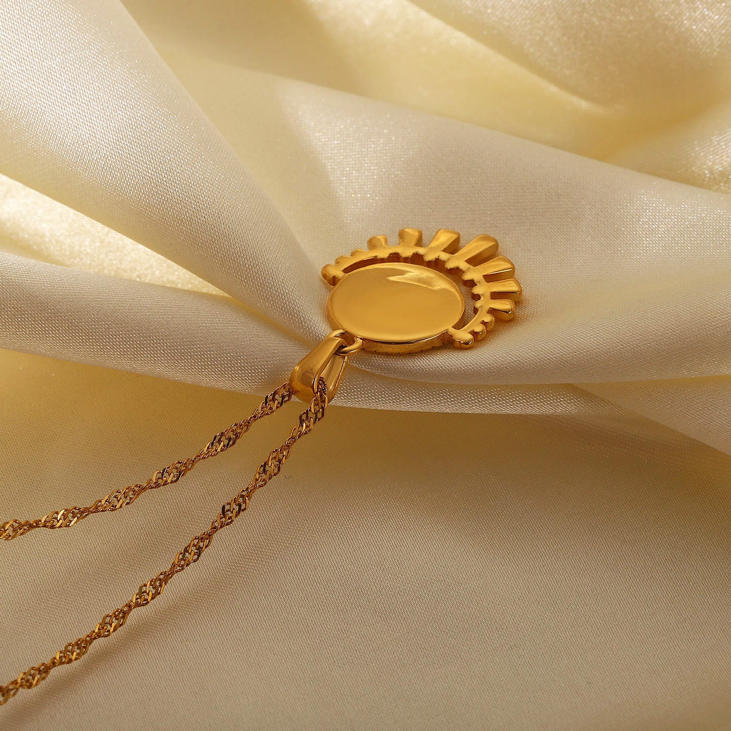 Collier en Acier Inoxydable pendentif œil ovale en Zircon