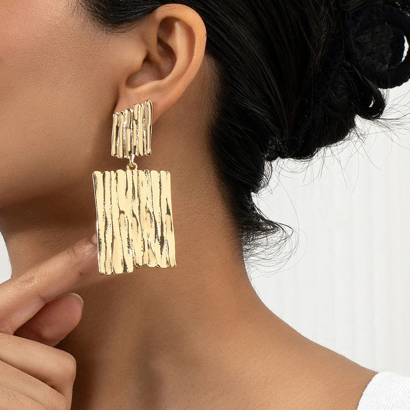 Boucles d’oreilles larges à motifs verticaux