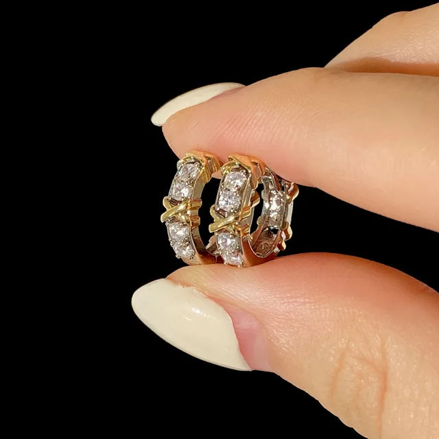 Créoles vintage design CC – Boucles d’oreilles croisées avec zircon