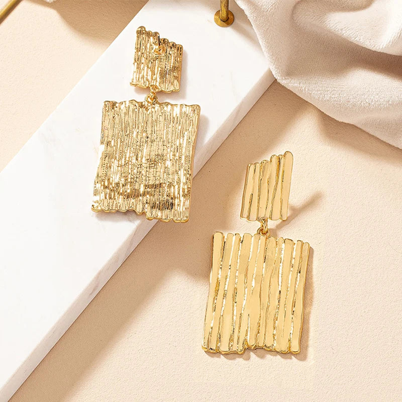 Boucles d’oreilles larges à motifs verticaux