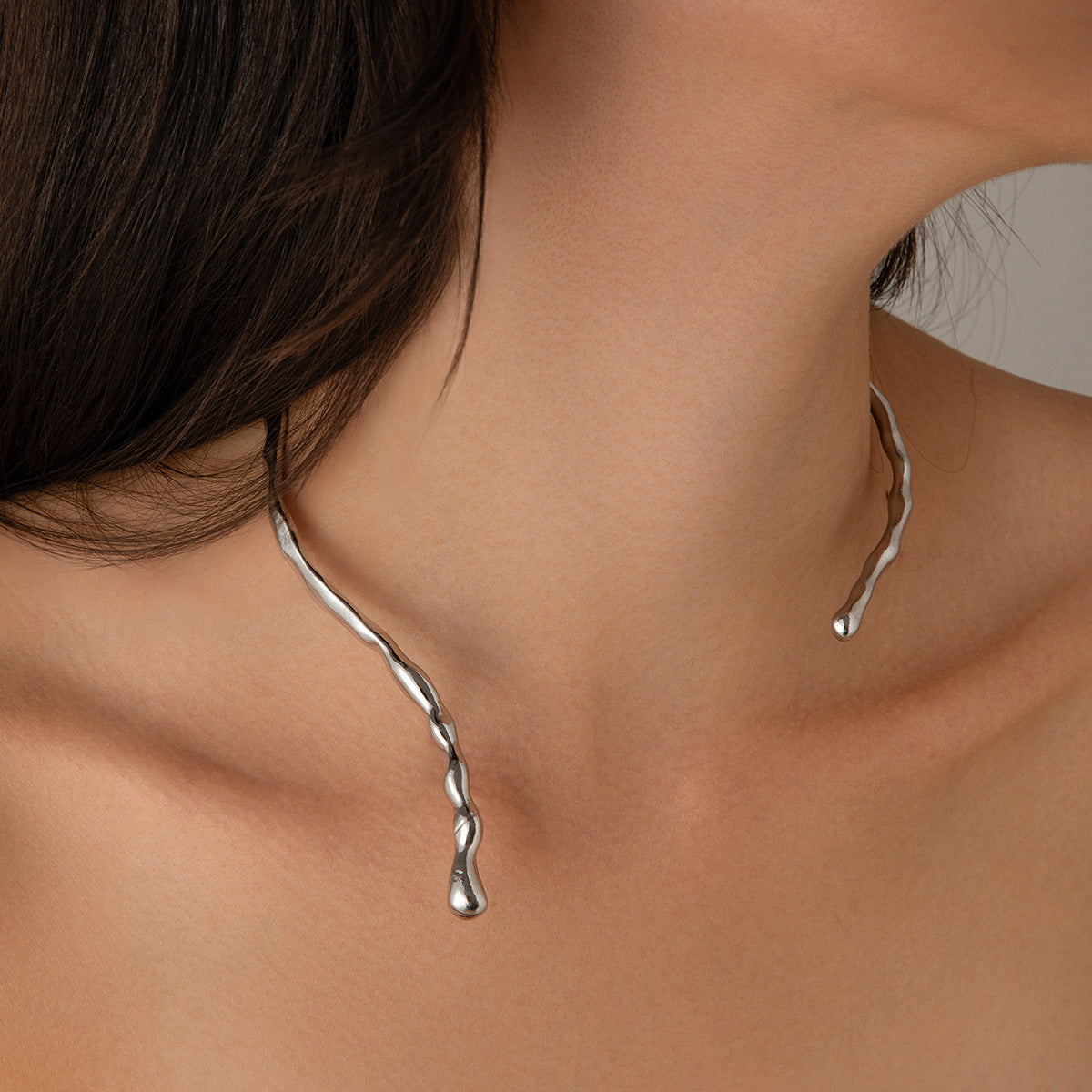 Collier ouvert asymétrique effet Lave