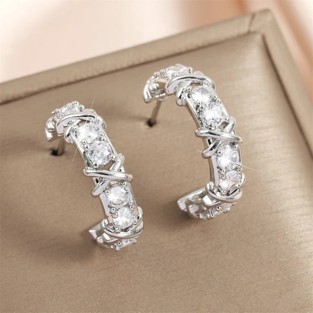 Créoles vintage design CC – Boucles d’oreilles croisées avec zircon