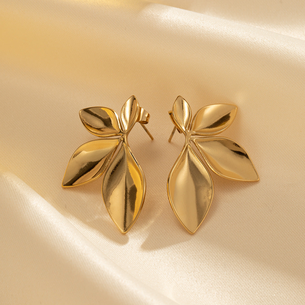 Boucles d’oreilles en Acier Titane  Feuilles élégantes plaquées Or
