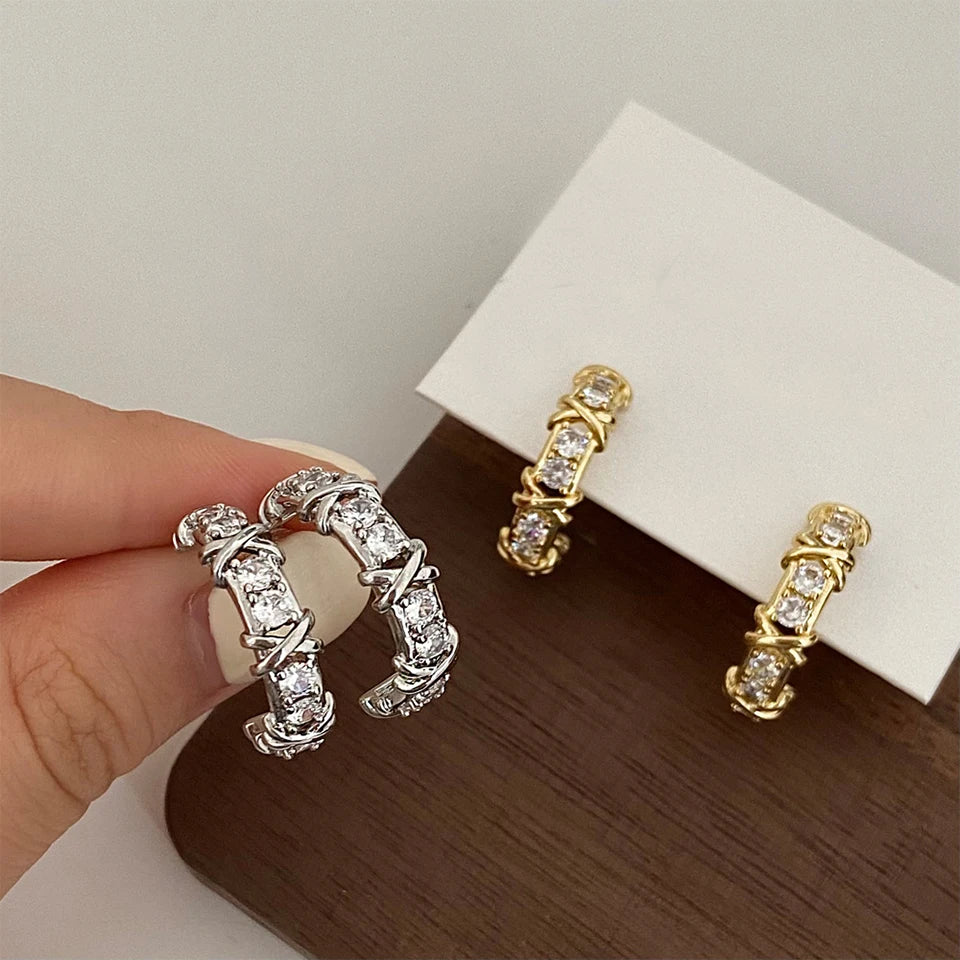 Créoles vintage design CC – Boucles d’oreilles croisées avec zircon