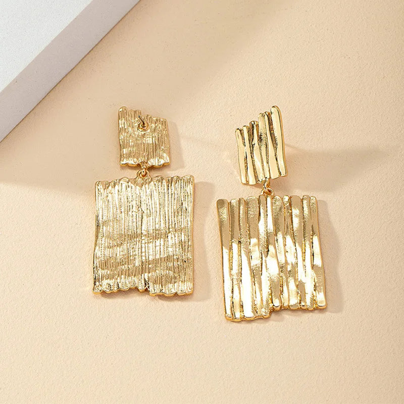Boucles d’oreilles larges à motifs verticaux